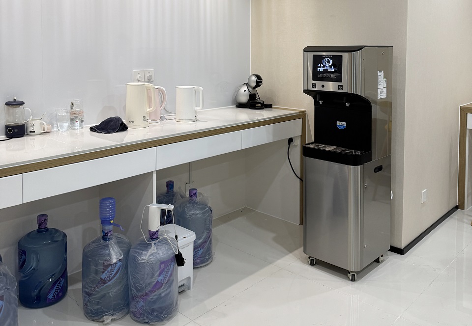 深圳市福田村鎮(zhèn)銀行-采購直飲水機解決健康飲水問題
